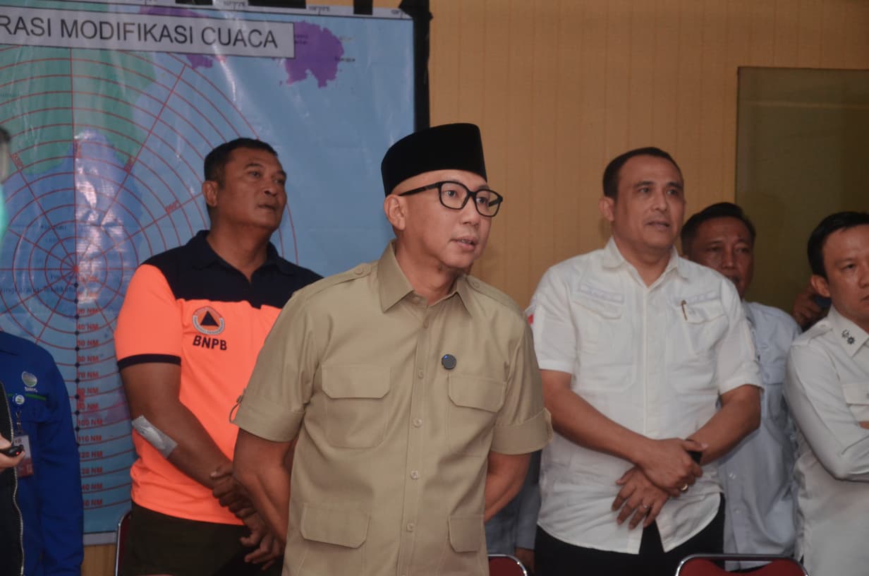 Antisipasi Dampak Siklon, Gubernur Rahmat Mirzani Djausal Tinjau Operasi Modifikasi Cuaca Di Bandara Radin Inten II